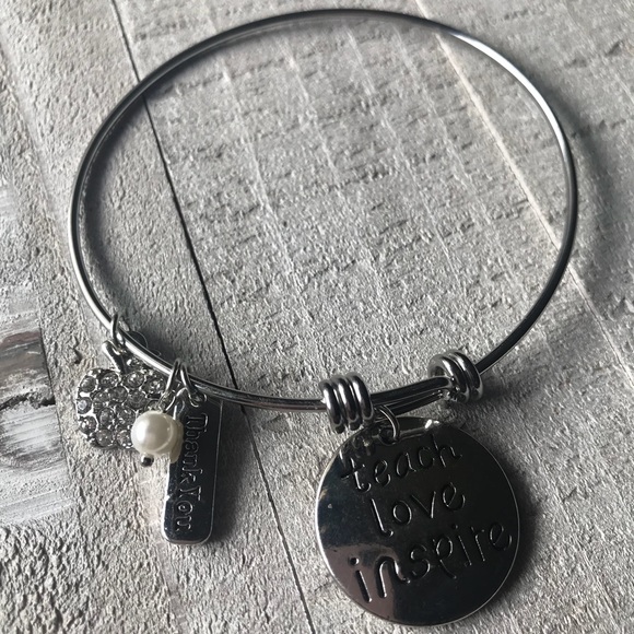 Teacher Charm Bracelet 👩🏻‍🏫♥️ - Picture 3 of 3